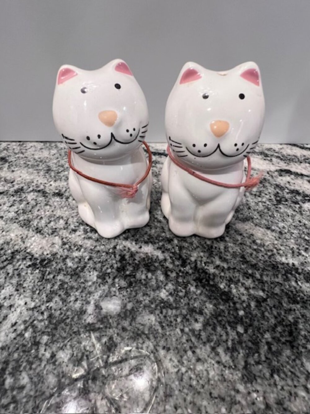 COZY CATS KITTENS Salt & Pepper ceramic‎ vintage shakers from Brazil